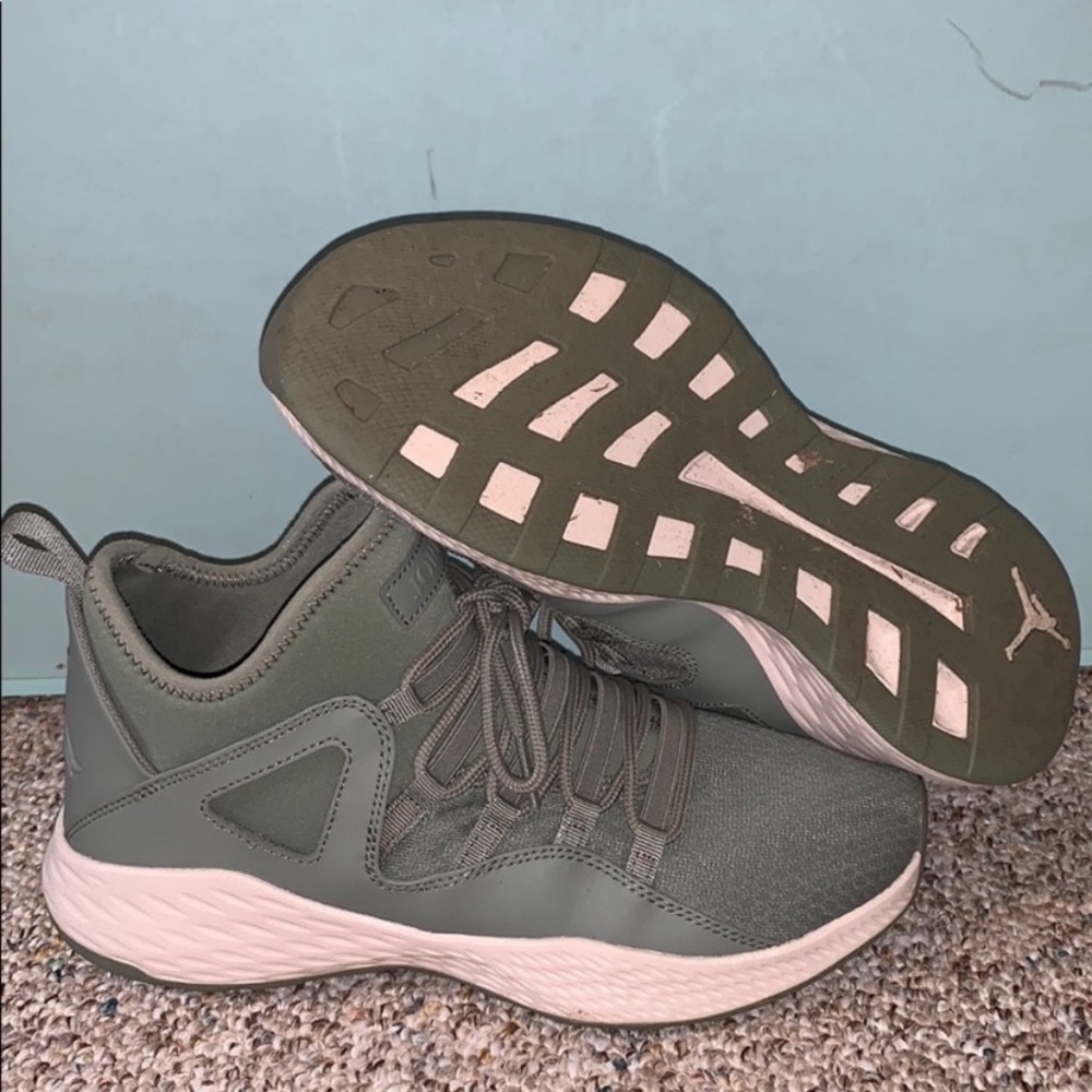 EUC authentic air jordan’s | nike womens- Like New